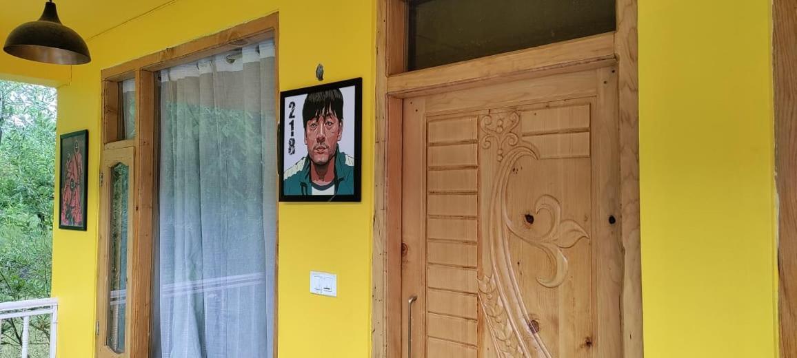 Whoopers Hostel Manali Room photo
